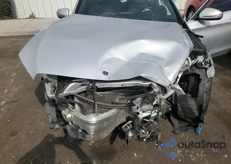 2018 Mercedes-Benz C 300 z USA, uszkodzony, nr VIN 55SWF4JB3JU267473